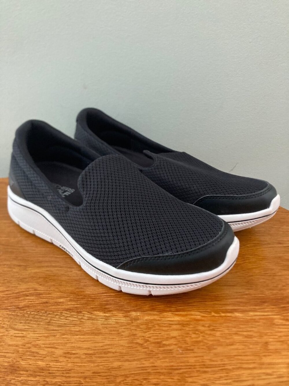 Skechers Go Golf Arch Fit Slip-On Black Mesh Shoes Comfortable Lightweight Size